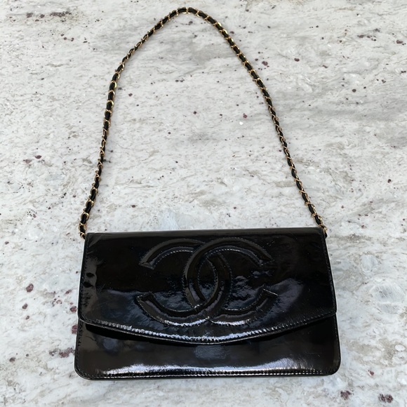 Chanel patent leather wallet with chain - Picture 1 of 16